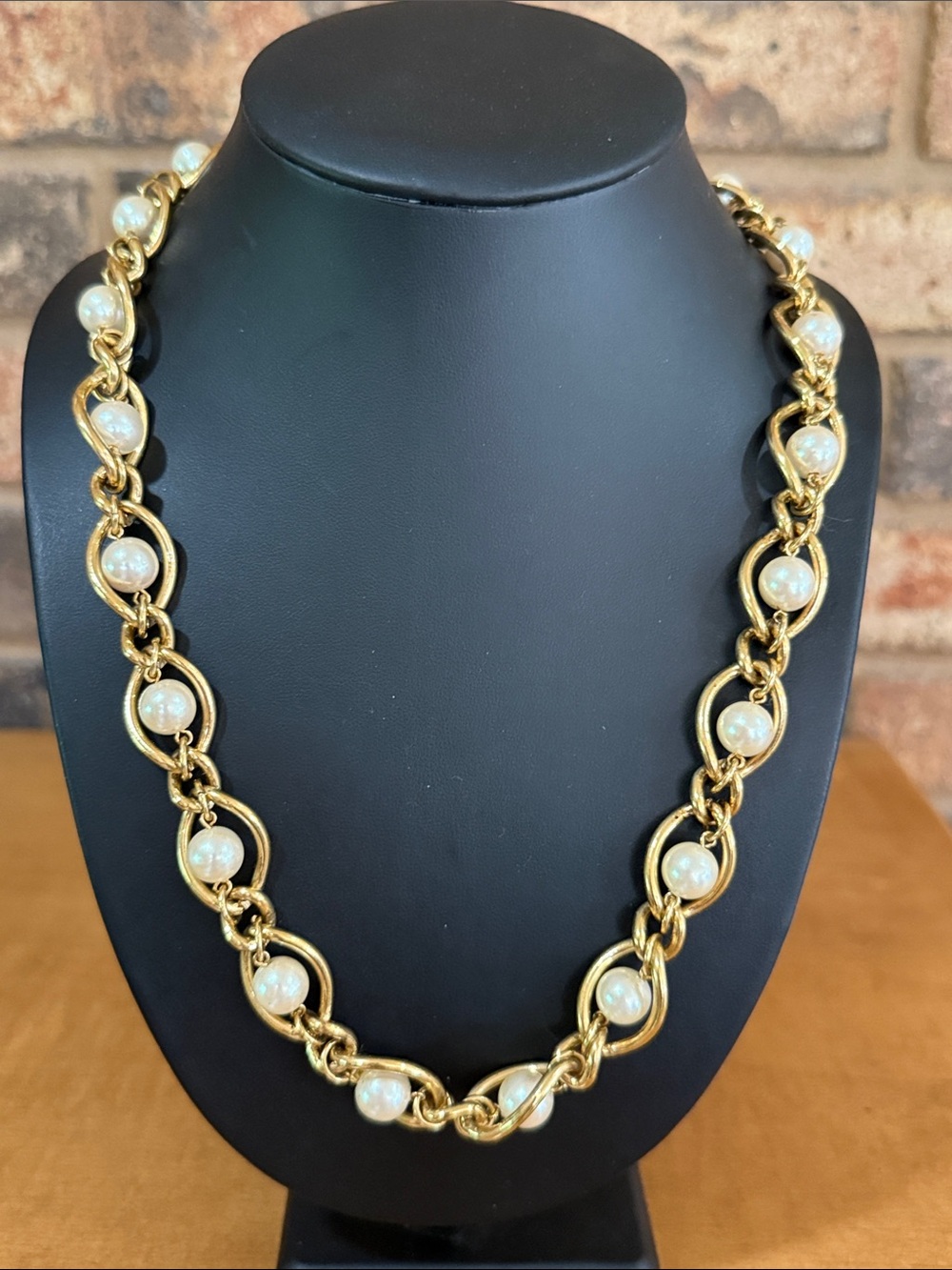 Gold Tone With White Pearl Colored Accents Costume Jewelry Necklace Chunky